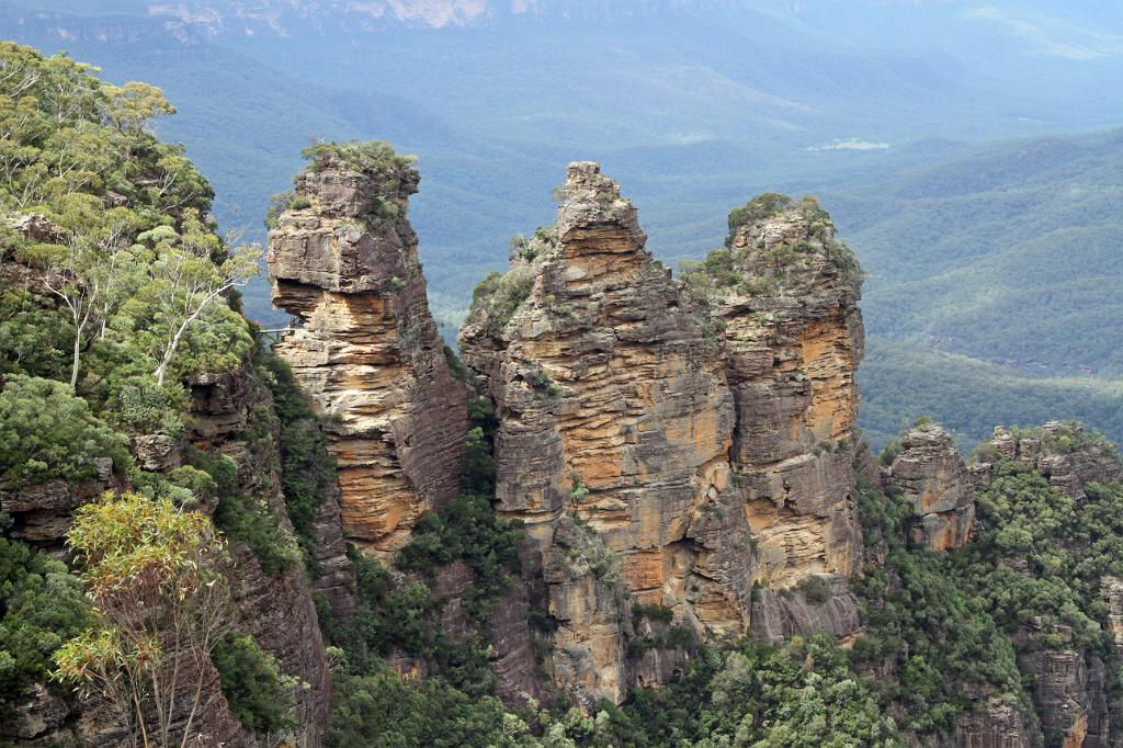 IMG_0136_m1.JPG - Three sisters